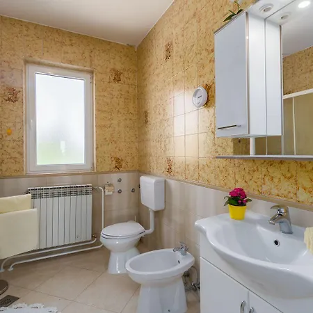 Apartment Helles Nur 250 Meter Zum Mit Meerblick, Pool, Grill, Waschmaschine