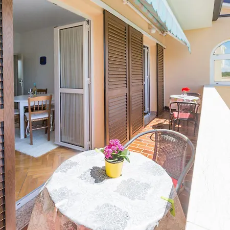 Apartment Helles Nur 250 Meter Zum Mit Meerblick, Pool, Grill, Waschmaschine Porec